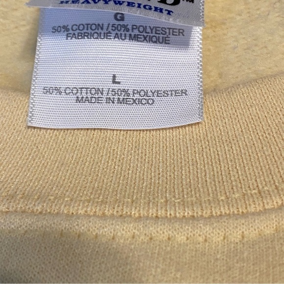 Yellow Graphic Crewneck Sweatshirt Winter Snowman Holiday Theme, size Large - Picture 4 of 7